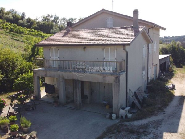 casa indipendente in vendita a Monte Urano