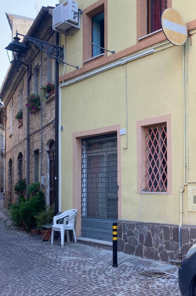 locale commerciale in vendita a Monte Urano