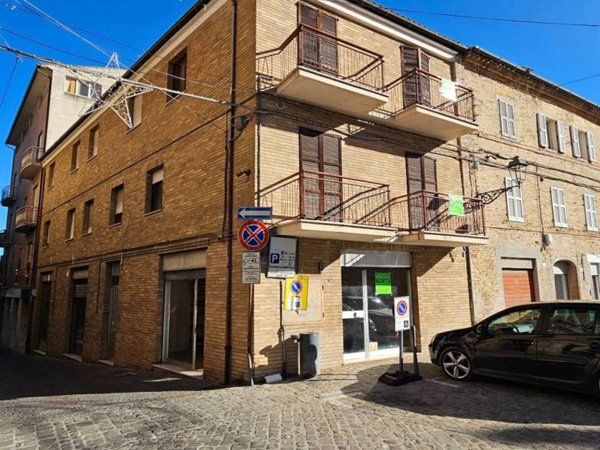 negozio in vendita a Monte Urano