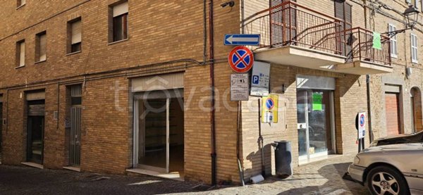 negozio in vendita a Monte Urano