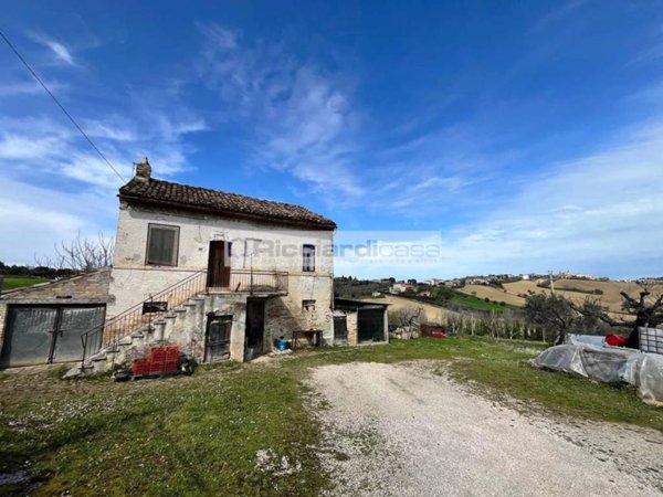 casa indipendente in vendita a Monte Urano