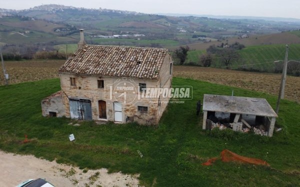 casa indipendente in vendita a Monte Urano