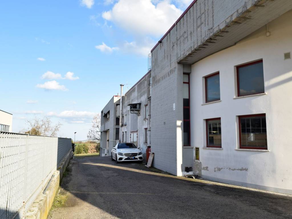 negozio in vendita a Monte Urano