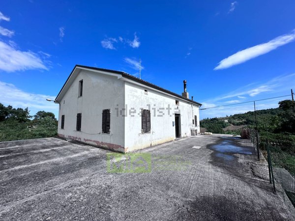 casa indipendente in vendita a Monte Urano