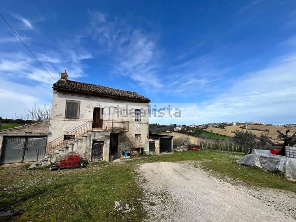 casa indipendente in vendita a Monte Urano