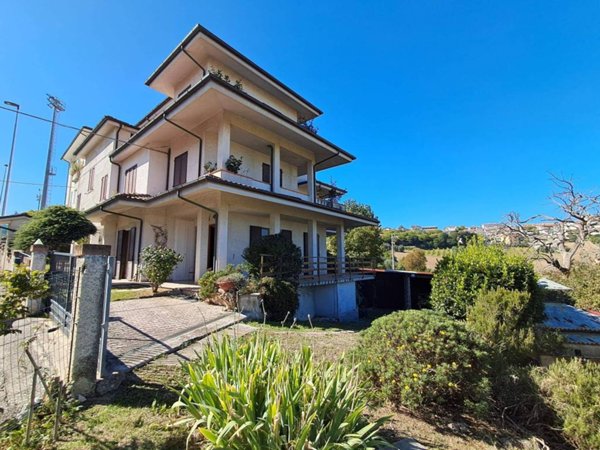casa indipendente in vendita a Monte Urano