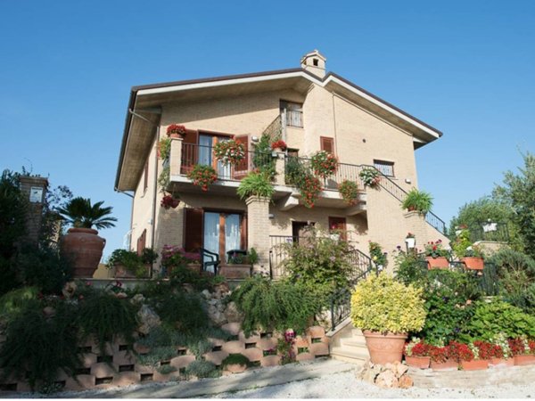 casa indipendente in vendita a Monte Urano