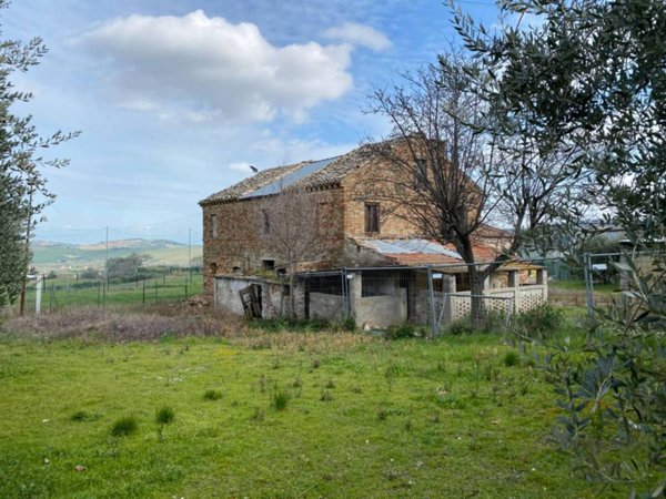 casa indipendente in vendita a Monte Urano
