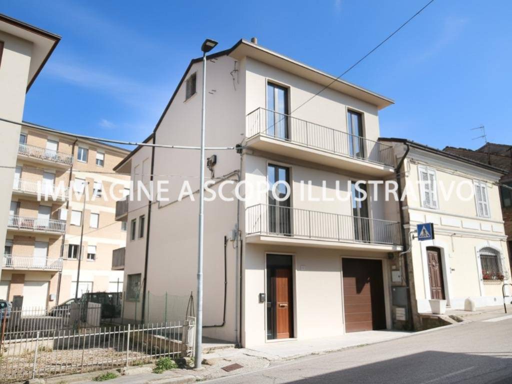 casa indipendente in vendita a Monte Urano