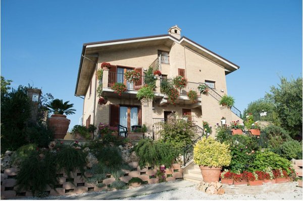 casa indipendente in vendita a Monte Urano