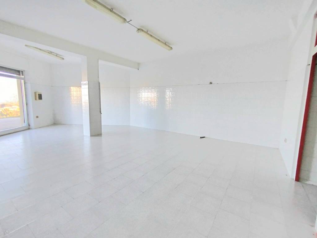 negozio in vendita a Monte Urano