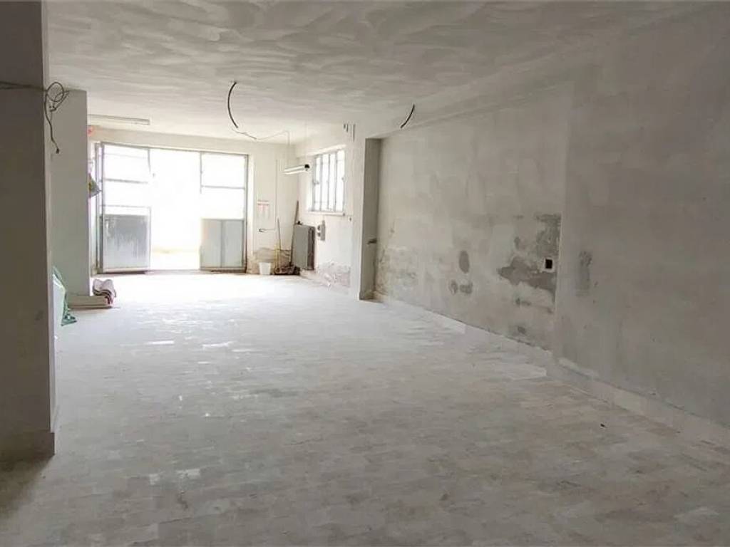 locale commerciale in vendita a Monte Urano