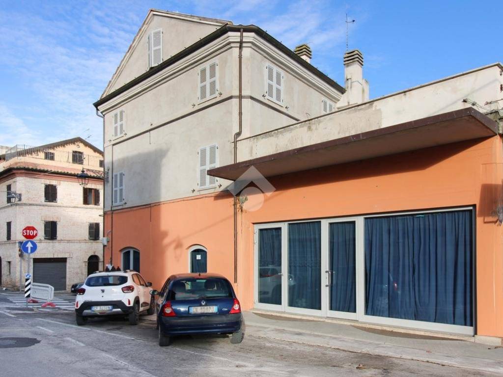 negozio in vendita a Monte Urano
