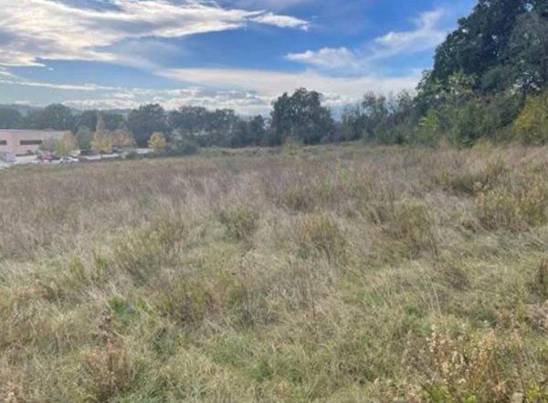 terreno edificabile in vendita a Monte Urano