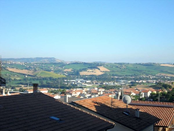 casa indipendente in vendita a Monte Urano