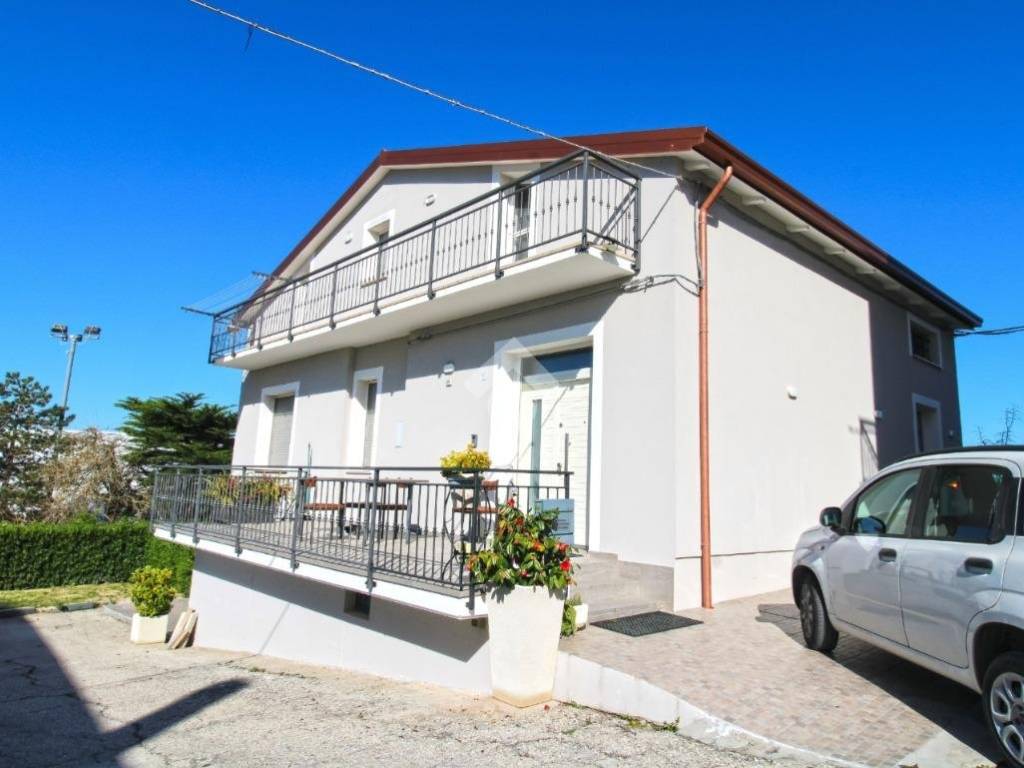 casa indipendente in vendita a Monte Urano