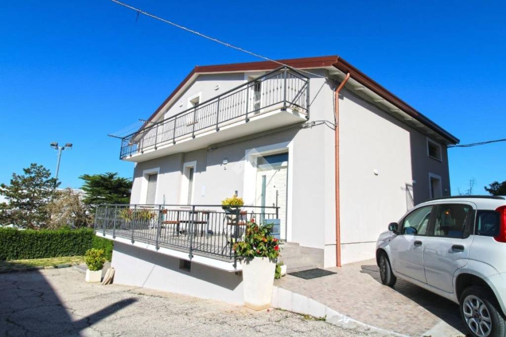 casa indipendente in vendita a Monte Urano