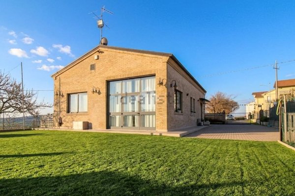 casa indipendente in vendita a Monte Urano