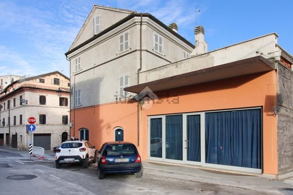 locale commerciale in vendita a Monte Urano