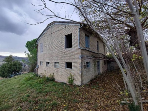 casa indipendente in vendita a Monte Urano