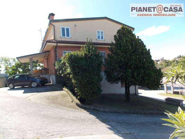 casa indipendente in vendita a Monte Vidon Combatte