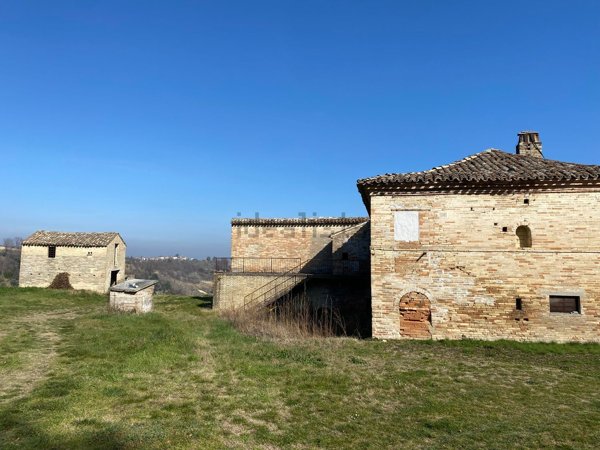 casale in vendita a Monte Vidon Combatte