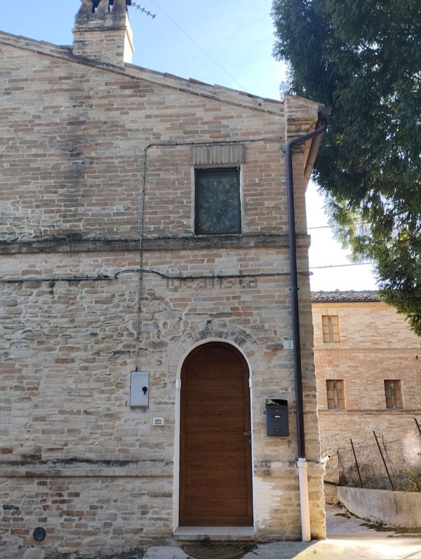 esavano in vendita a Monte Vidon Combatte