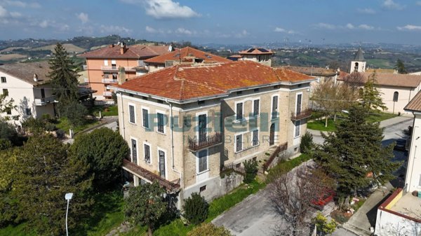 casa indipendente in vendita a Monte Vidon Combatte in zona Collina Nuova