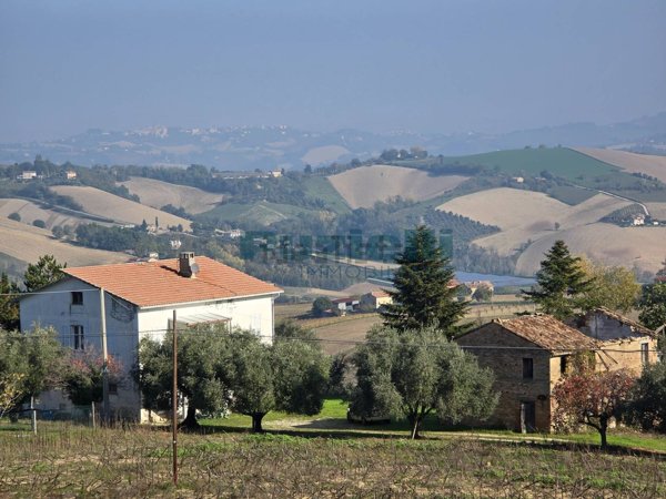 casa indipendente in vendita a Monte Vidon Combatte
