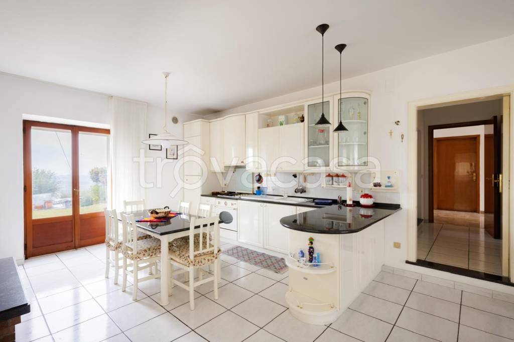 casa indipendente in vendita a Monte Vidon Corrado