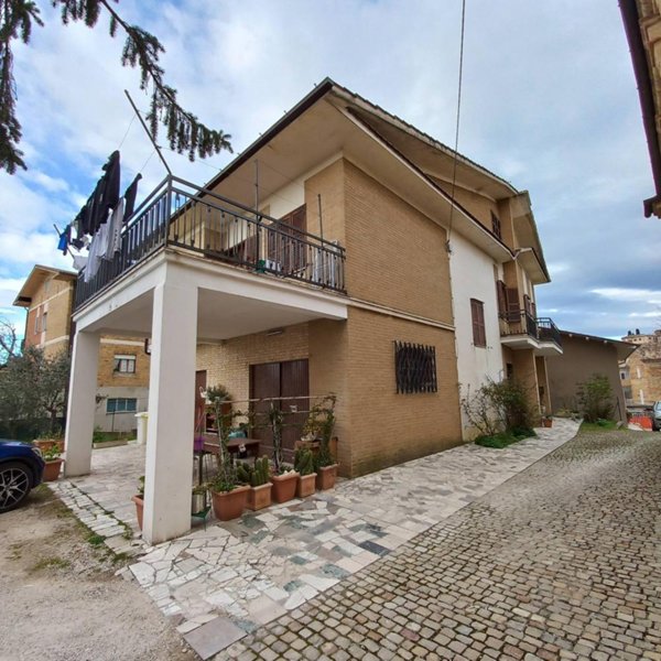 casa indipendente in vendita a Monte Vidon Corrado