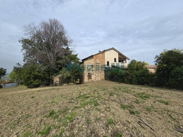 casa indipendente in vendita a Monte Vidon Corrado