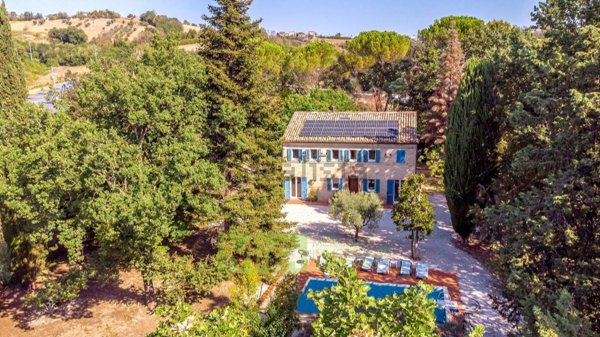 casa indipendente in vendita a Monte Vidon Corrado