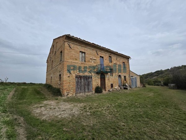 casale in vendita a Monte Vidon Corrado