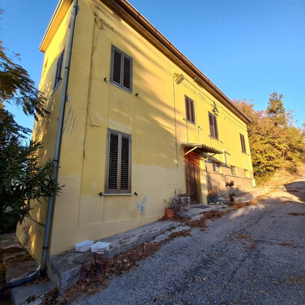 casa indipendente in vendita a Monte Vidon Corrado
