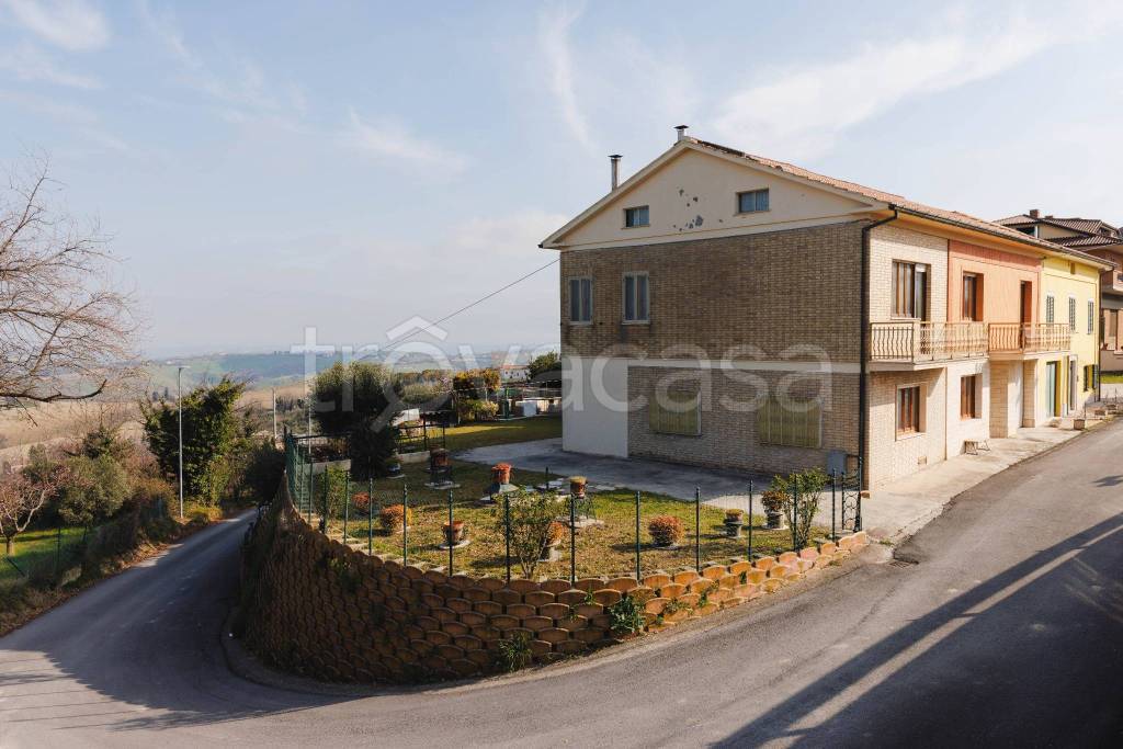 casa indipendente in vendita a Monte Vidon Corrado