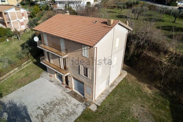 pentavano in vendita a Montottone