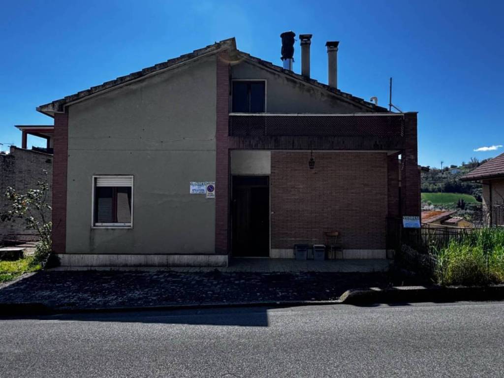 casa indipendente in vendita a Montottone