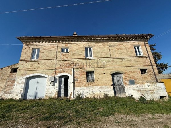 quadrivano in vendita a Montottone