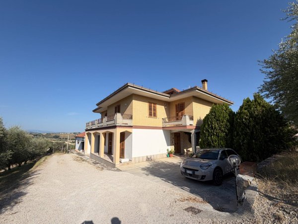 casa indipendente in vendita a Montottone