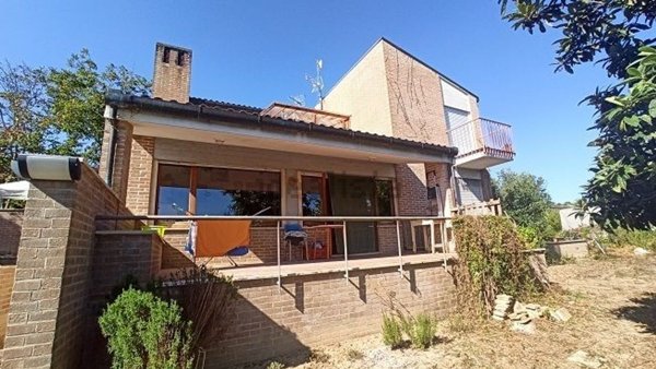 casa indipendente in vendita a Moresco