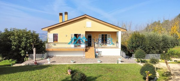 casa indipendente in vendita a Moresco