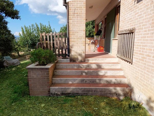casa indipendente in vendita a Moresco