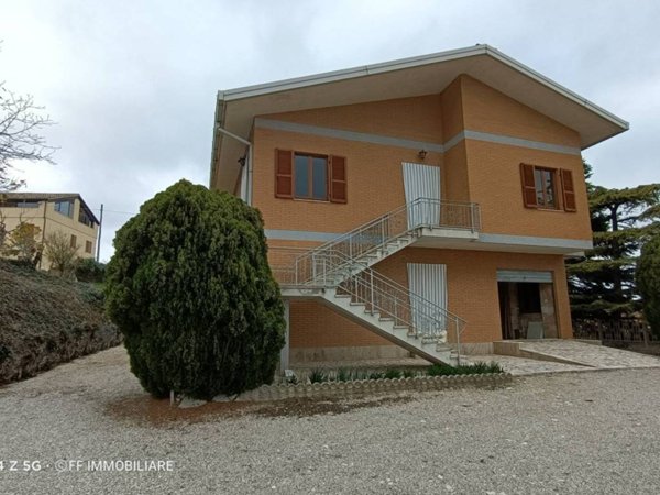 casa indipendente in vendita a Moresco