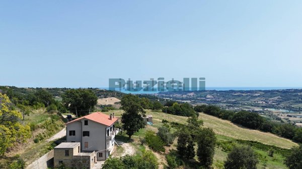 casa indipendente in vendita a Moresco