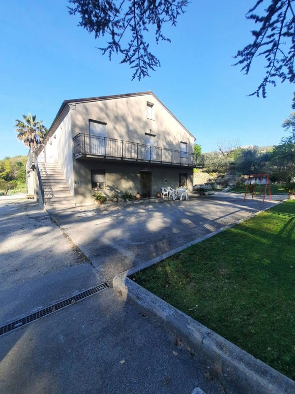 casa indipendente in vendita a Moresco