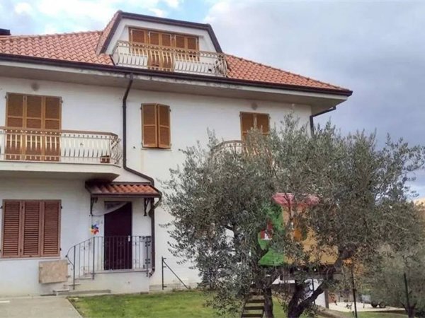 casa indipendente in vendita ad Ortezzano