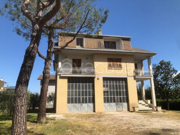casa indipendente in vendita ad Ortezzano