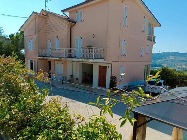casa indipendente in vendita ad Ortezzano