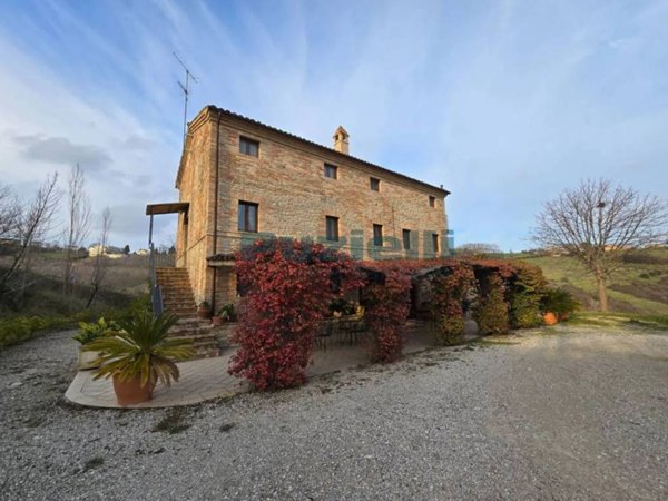 casa indipendente in vendita ad Ortezzano
